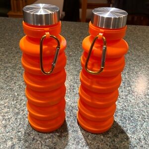Adjustable silicone canteens Set of 2 with carabiners orange with silver tops